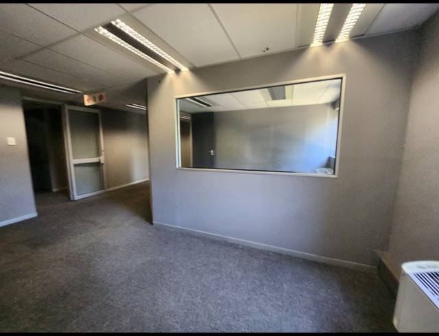 683M² OFFICE TO LET IN RANDJESPARK